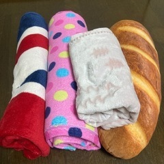 ブランケット、毛布、パン型クッション