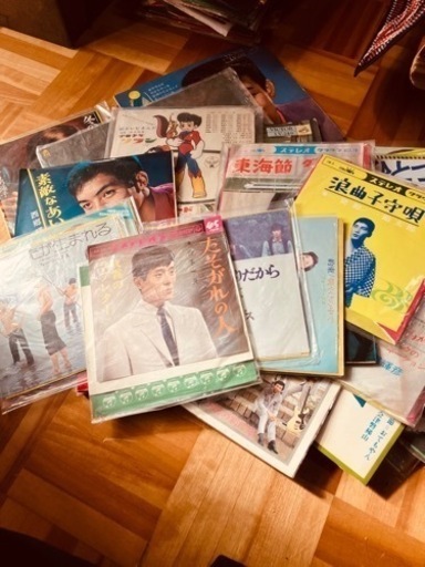 【再出品】レコード多数とレコードプレーヤー　ジャンク扱いで。