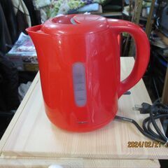 電機ケトル湯沸かし器：１，２Ｌ：赤色：中古良品