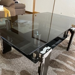 黒のガラステーブル