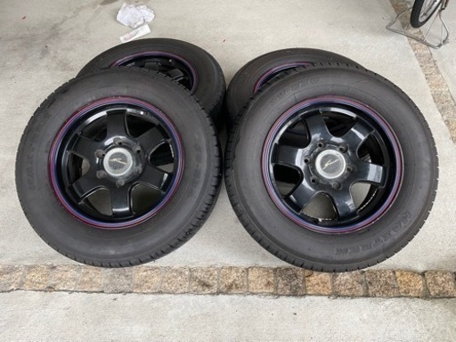ハイエース215/65 R16 デイトナでしょうか？　ヤマしっかり残ってます