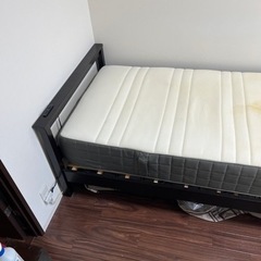 【無料】シングルベッド(ベッドフレームとベッドマット)