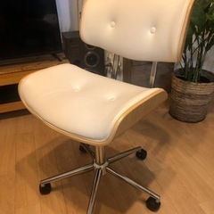 【値下げしました】チェア 椅子 白•木目 レザー 高さ調節可能