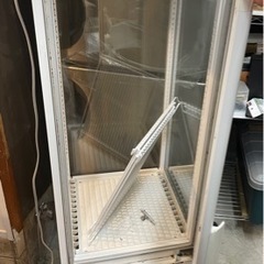 縦型冷蔵庫　白色