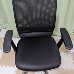 コーナン オフィスチェア 肘置き付き　椅子