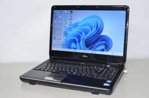 中古ノートパソコン 富士通 LIFEBOOK AH550/5A  Core i5-450M 2.40GHz/メモリ4GB/大容量HDD750GB