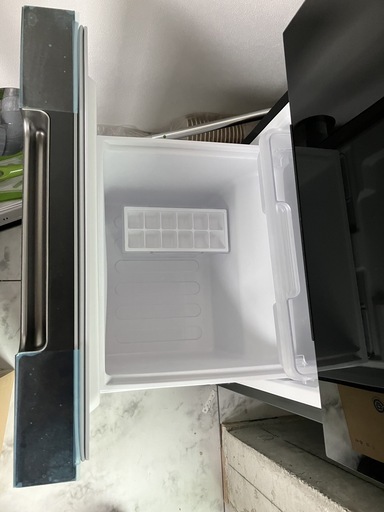 ほぼ新品の冷蔵庫 ⭐︎ほぼ新品ガラス製冷蔵庫/洗濯機/レンジ/美品3