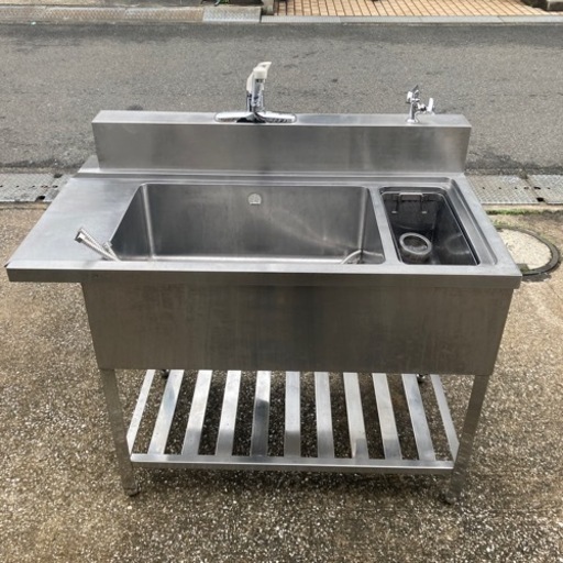 業務用 1槽ソイルドシンク ゴミカゴ付き バックガード有 業務用 蛇口2口 フレキホース3本付 ステンレス 清掃済み