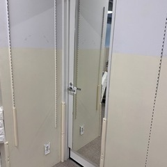 店内備品ミラー付きドア