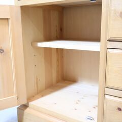 THE PENNY WISE(ペニーワイズ)よりクラシカルなPWS-1 サイドボード！パイン材のナチュラルな質感のカントリーテイストのデザイン♪衣類収納やリビングボード様々な用途で活躍しそうです。