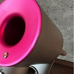 Dysonヘアドライヤー浮毛抑制ツール、スタンド付き