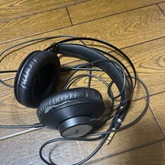 AKG K72 Closed-Back Headphones