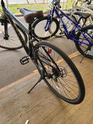 J4395 クロスバイク　CORTEZ　ブラック　28インチ　6段ギア　オートライト  クリーニング、簡易メンテナンス済み【リユースのサカイ柏店】 中古自転車 　流山市 中古自転車 松戸市 中古自転車 我孫子市 中古自転車 船橋市 中古自転車 守谷市 中古自転車 取手市 中古自転車 J4395 クロスバイク CORTEZ ブラック 28インチ 6段ギア オートライト