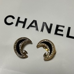 CHANEL ⭐︎ 三日月　ブラック　イヤリング