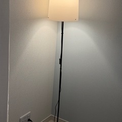 IKEAのフロアランプ