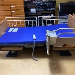 【ネット決済】高機能介護ベッド 4段階操作可能 マット&移動テー...