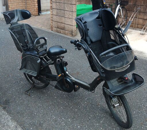 ｂ70️２０インチ、チャイルドシート、３人乗り、２人乗り、１人乗り、電動自転車  ブリヂストン、ヤマハ、共同生産モデル。電動アシスト自転車、各種、多数を展示販売  安心保障の３カ月・無料交換保証、１００日間・点検無料サービス付き  土日もお子様と土足のまま、いろいろなタイプのご試乗が可能です。  バカ良心的な中古電動自転車屋です。ブリヂストン、ヤマハ共同生産モデル。  安心保障の無料１００日間・点検サービス付き  バッテリーは、新品の９０％以上の性能を保持していて、