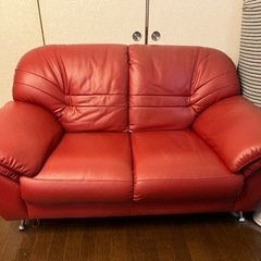 2人掛け　赤いソファー