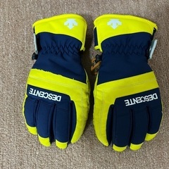 スキーウェア　140cm　(135-145cm）　ヘルメット　グローブ　セット