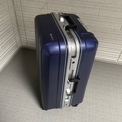 軽量大容量スーツケース譲ります！（車輪壊れ有）