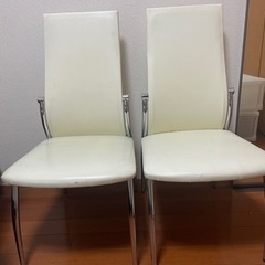白い椅子×2