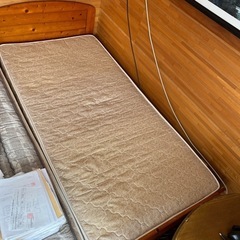 マットレス付きベッド一つ1000円