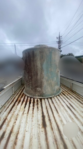 大きい貯水タンク