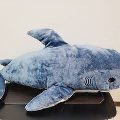 【新品タグ付き】GIGA BIG ガブっとサメぬいぐるみ (Cocoy) 中頭の