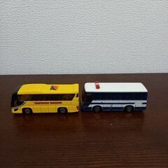 トミカのバス2個＋(おまけ)トラックキーホルダー
