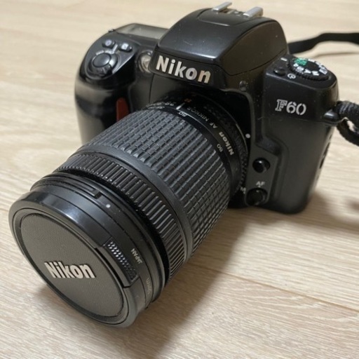 Nikon F60D 一眼レフ 、Nikon AF NIKKOR 70-300mm望遠レンズ、カメラの三脚