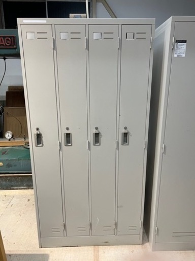 中古スチールロッカーコクヨ扉4枚1790×900奥行き515 LK-4F1 コクヨ 4人用（4列1段）スチールロッカー LK 幅900 奥行515 高