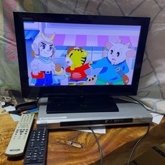 テレビ19インチ　DVDプレイヤーセット