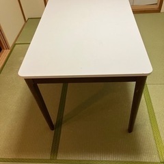 ダイニングテーブル！　白い天板！（誰もなければ明日処分します）