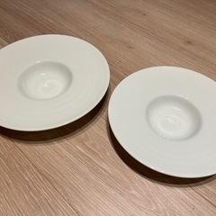 超美品　パスタおしゃれ皿　プレート　白　陶器　日本製　カネスズ