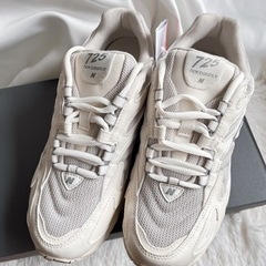 ニューバランス 725  新品　23.5 ホワイトクリーム系スニーカー　靴　NEW Balance