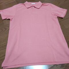 ピンクのポロシャツ