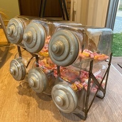 懐かしいお菓子入れ