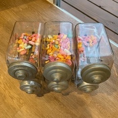 懐かしいお菓子入れ