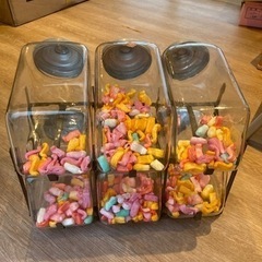 懐かしいお菓子入れ