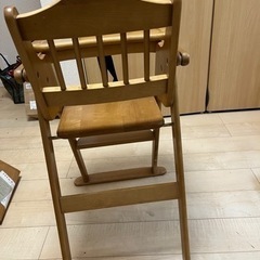 西松屋の木の子供椅子