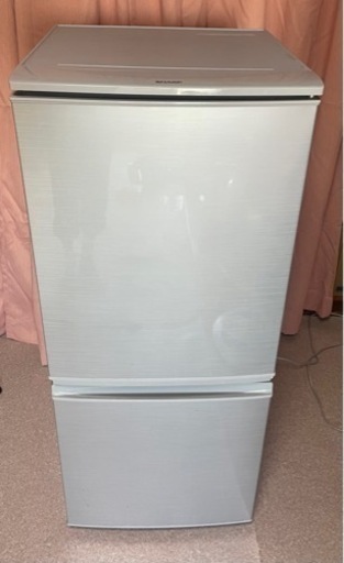 シャープ　冷蔵庫　137L