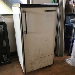 貴重な大昔の冷蔵庫 昭和レトロ