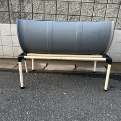 【値下げ】アクアリウムやメダカ、金魚の飼育などに大型水槽　樹脂ドラム