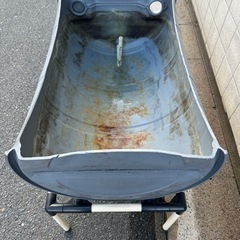 【値下げ】アクアリウムやメダカ、金魚の飼育などに大型水槽　樹脂ドラム