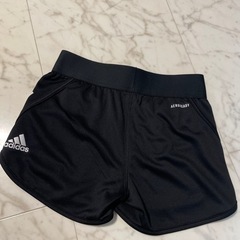 adidas 新品　ショートパンツ