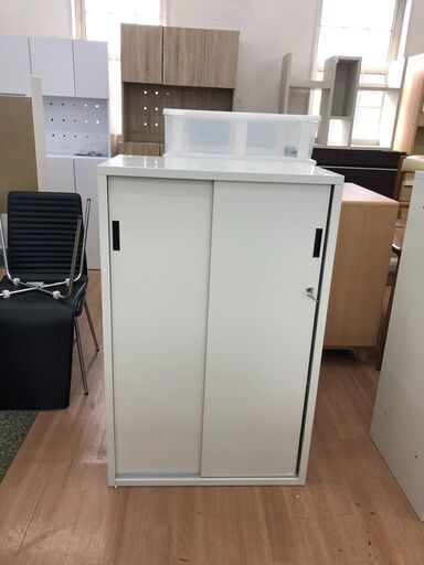 【在庫2点】書庫 PLUS J01FA331 SP-110 本棚 収納棚 鍵2個付き 事務用品 幅70cm 各14,800円 参考価格37,900円自社配送時代引き可(現金、クレジット、スマホ決済対応)