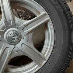 ほぼ新品　スタッドレスタイヤ【DUNLOP　ウィンターマックス】185/70R14　アルミホイール付き