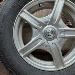 ほぼ新品　スタッドレスタイヤ【DUNLOP　ウィンターマックス】185/70R14　アルミホイール付き