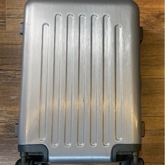 スーツケース　銀
