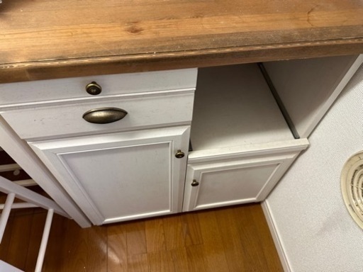 【3/11まで】アンティーク調 食器棚 ホワイト 3/11まで】アンティーク調 食器棚 ホワイト キッチンボード